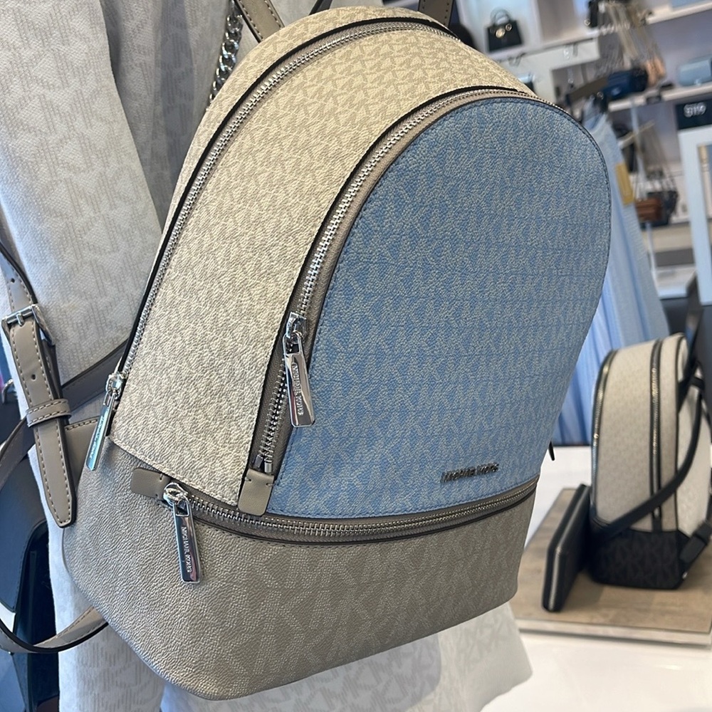 MICHAEL KORS Rhea Medium Zip Color-Block Signature Logo Backpack
LT SKY MLT
NWT - Picture 15 of 16